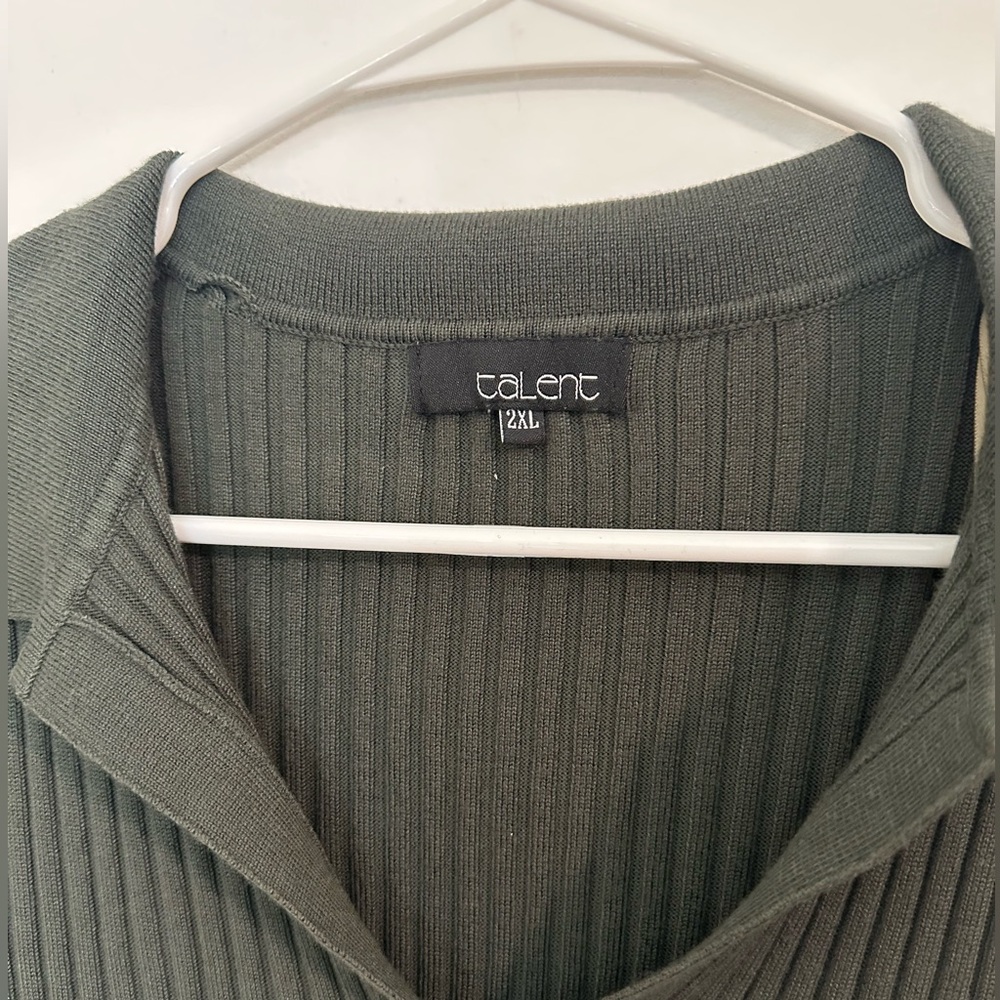 TALENT Ribbed Collared Top 2X - Picture 2 of 4